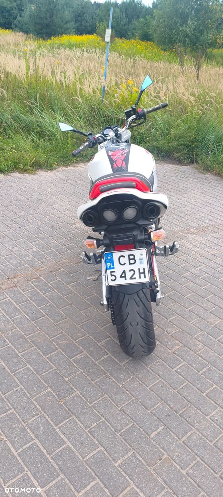 Suzuki GSR - 2