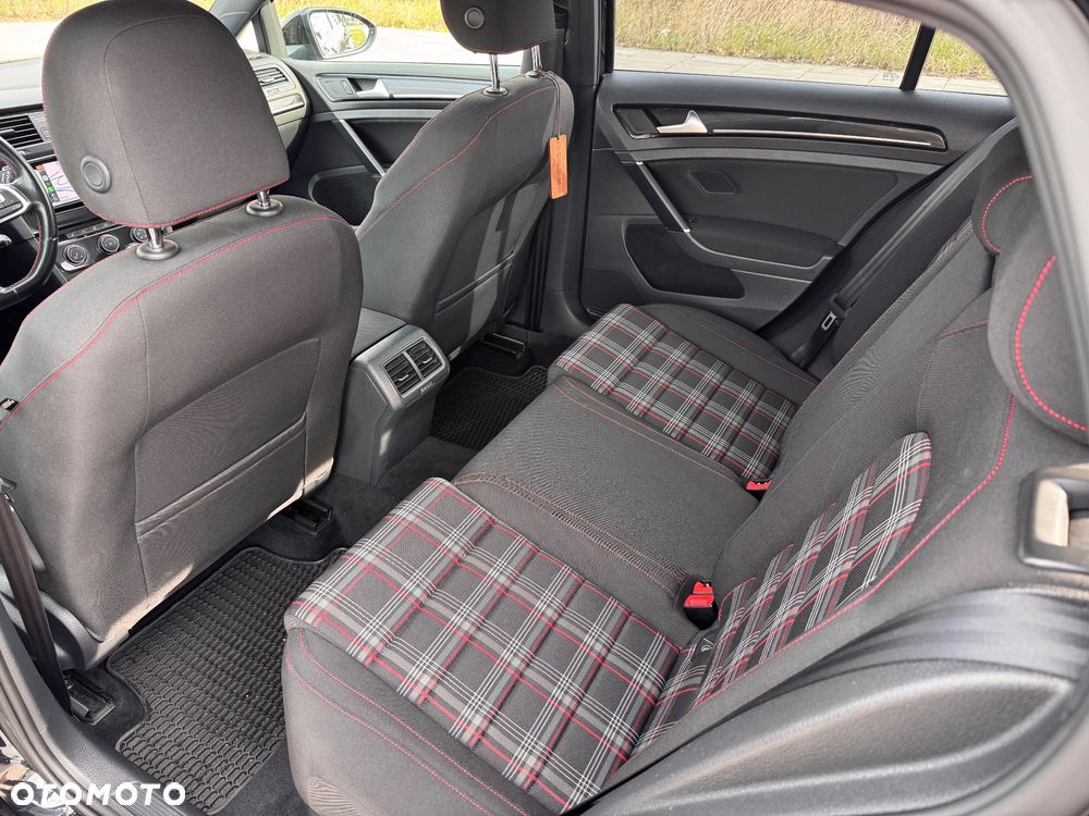 Volkswagen Golf GTI (BlueMotion Technology) DSG Performance - 13