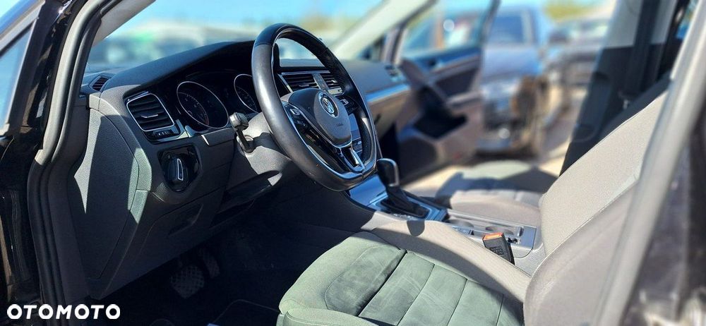 Volkswagen Golf - 10