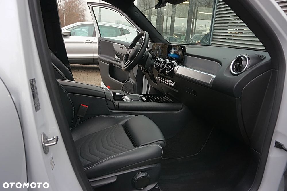 Mercedes-Benz GLB 200 7G-DCT - 15