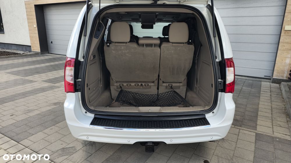Chrysler Town & Country 3.6 Limited - 9