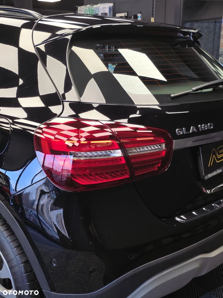 Mercedes-Benz GLA 180 7G-DCT - 25