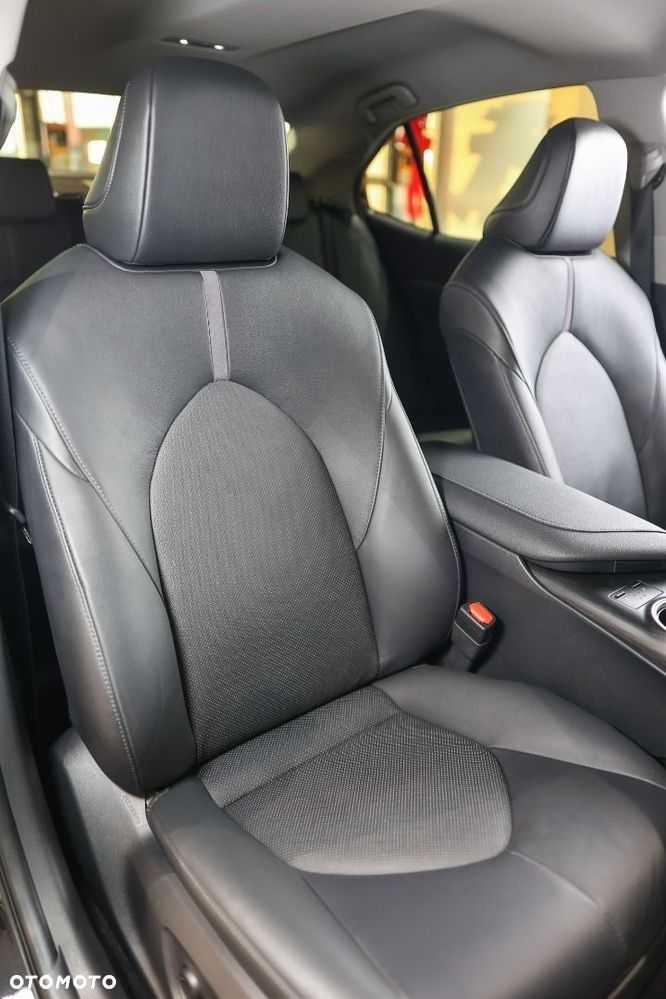 Toyota Camry - 19