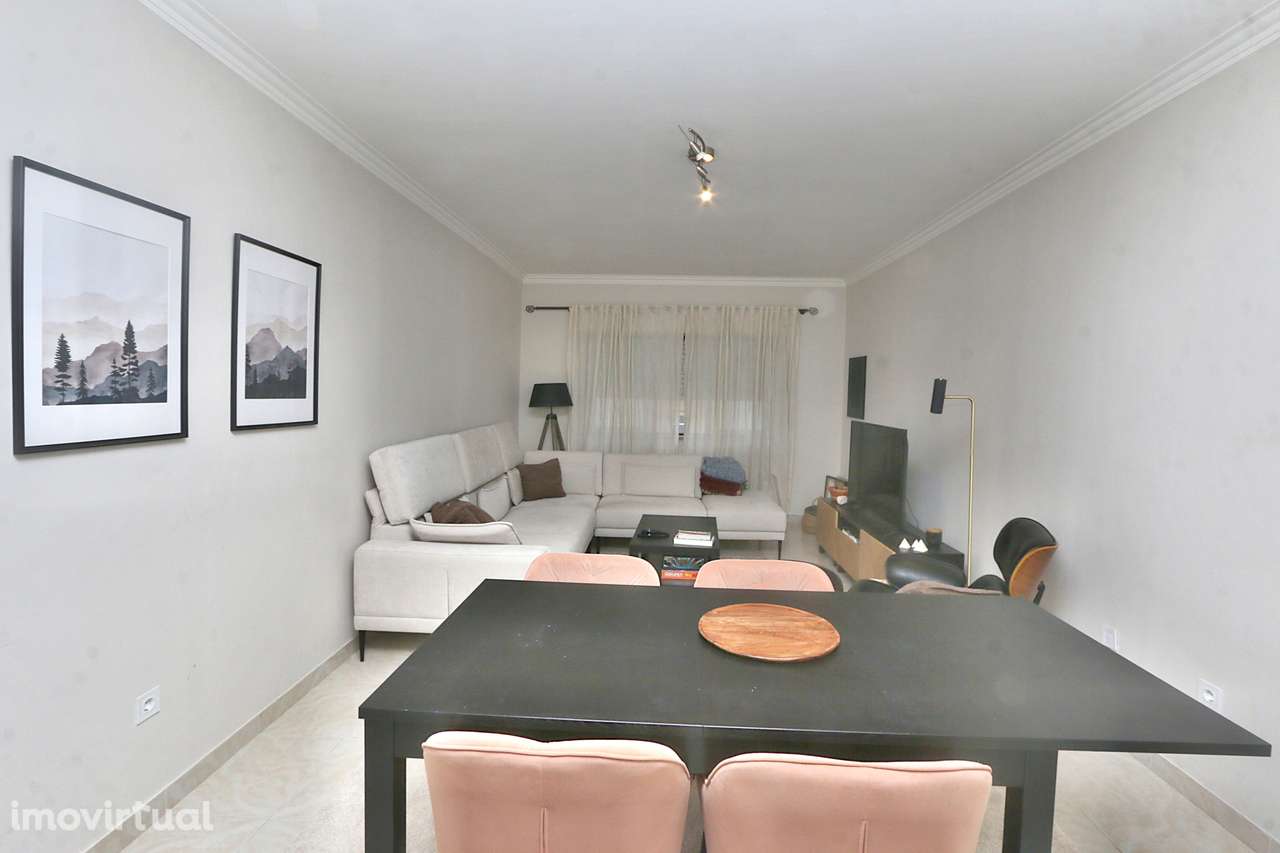 Encantador T2 em Massamá próximo de comércio e serviços! - Grande imagem: 4/18