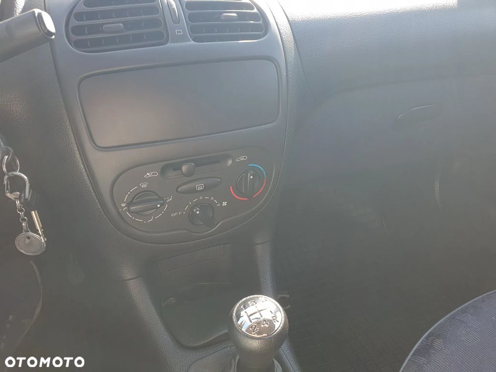 Peugeot 206 1.1 XR - 13