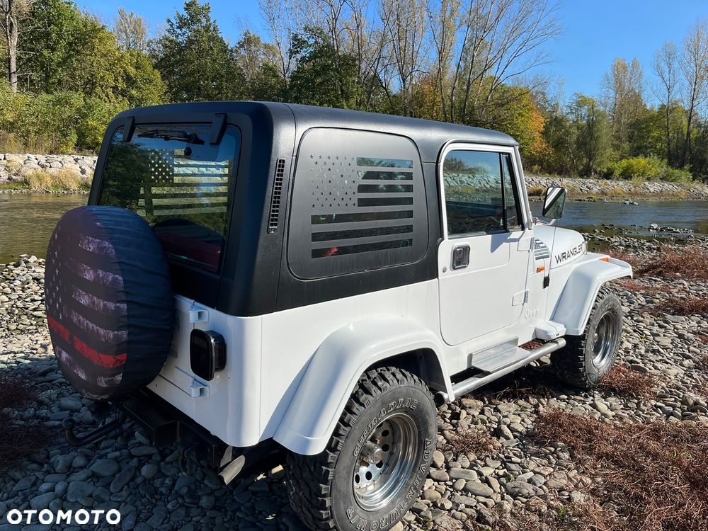 Jeep Wrangler 2.5L - 9