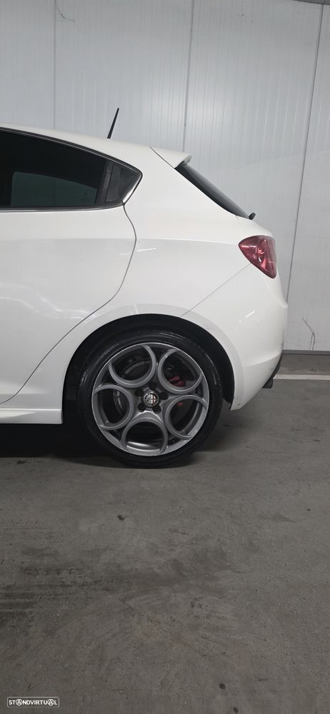 Alfa Romeo Giulietta 1.6 JTDm Exclusive - 19