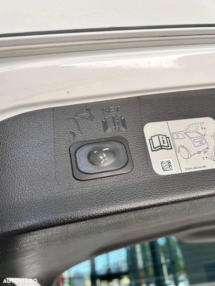 Ford Kuga - 36