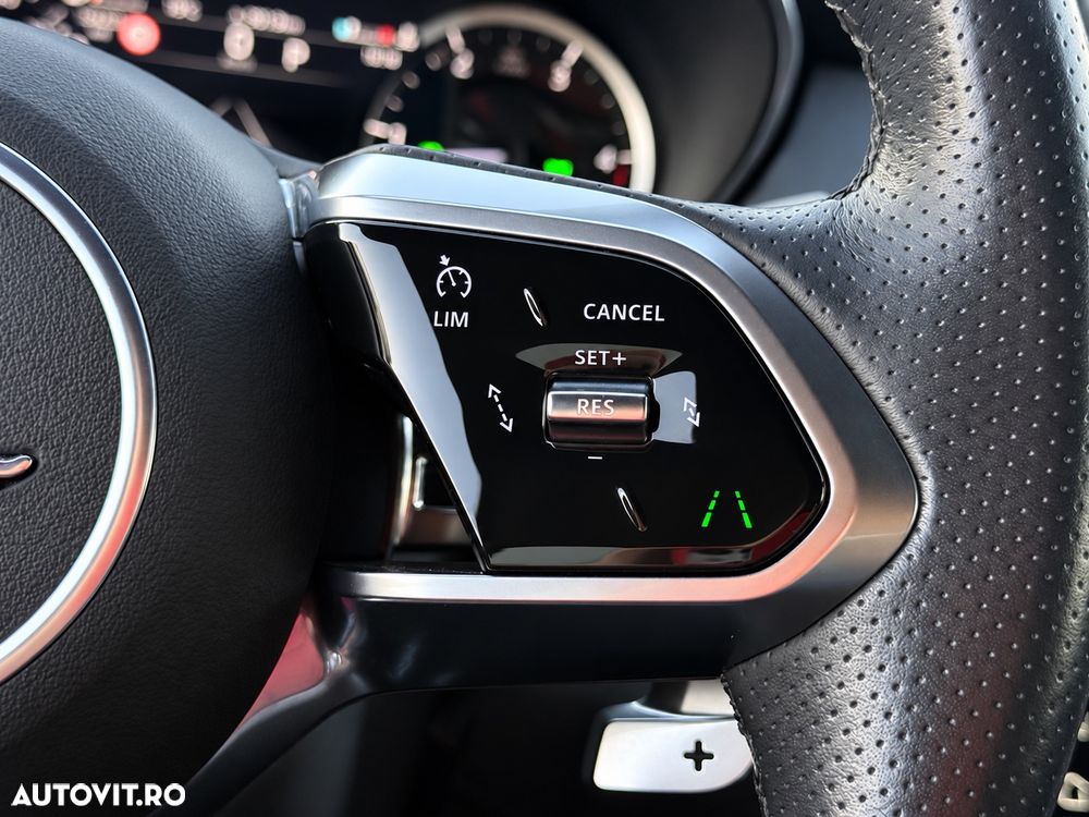 Jaguar E-Pace D200 AWD R-Dynamic SE - 12