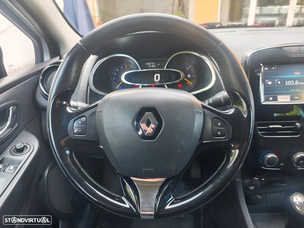 Renault Clio 1.2 16V 75 LIMITED - 19