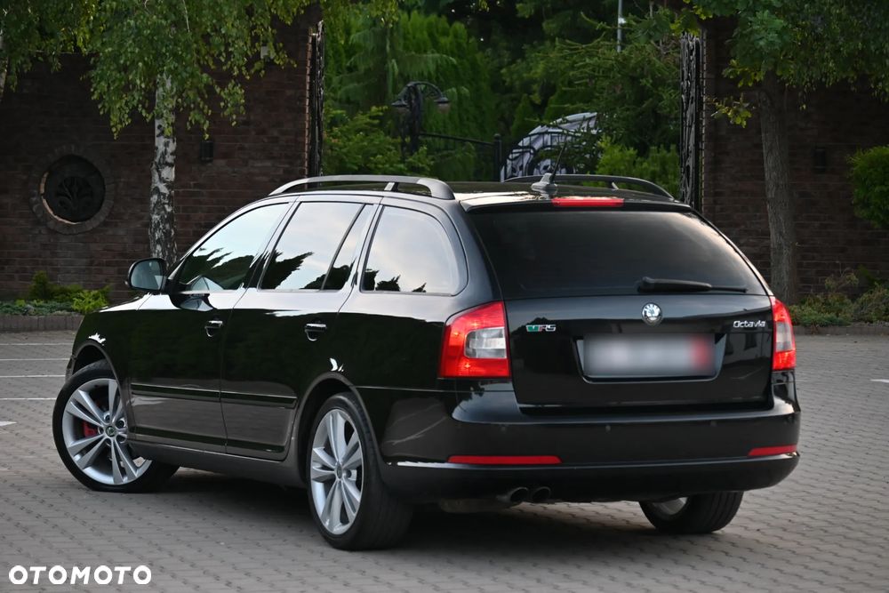 Skoda Octavia 2.0 TSI DSG RS - 15