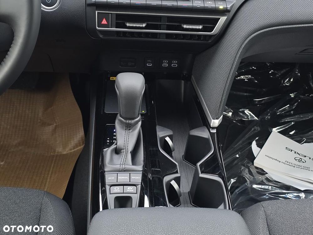 Toyota Camry 2.5 Hybrid Dynamic Force Comfort e-CVT - 23