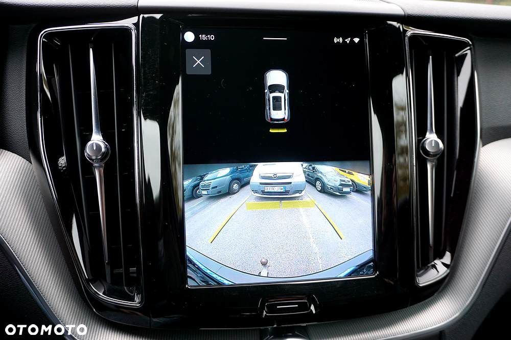 Volvo XC 60 B4 D Plus Dark - 36