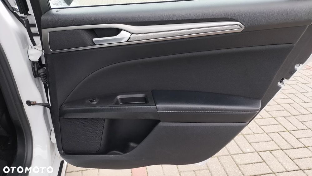 Ford Fusion - 13