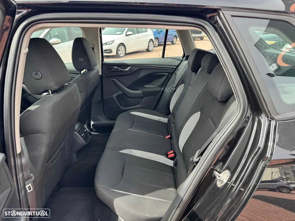 Skoda Kamiq 1.0 TSI Style DSG - 8