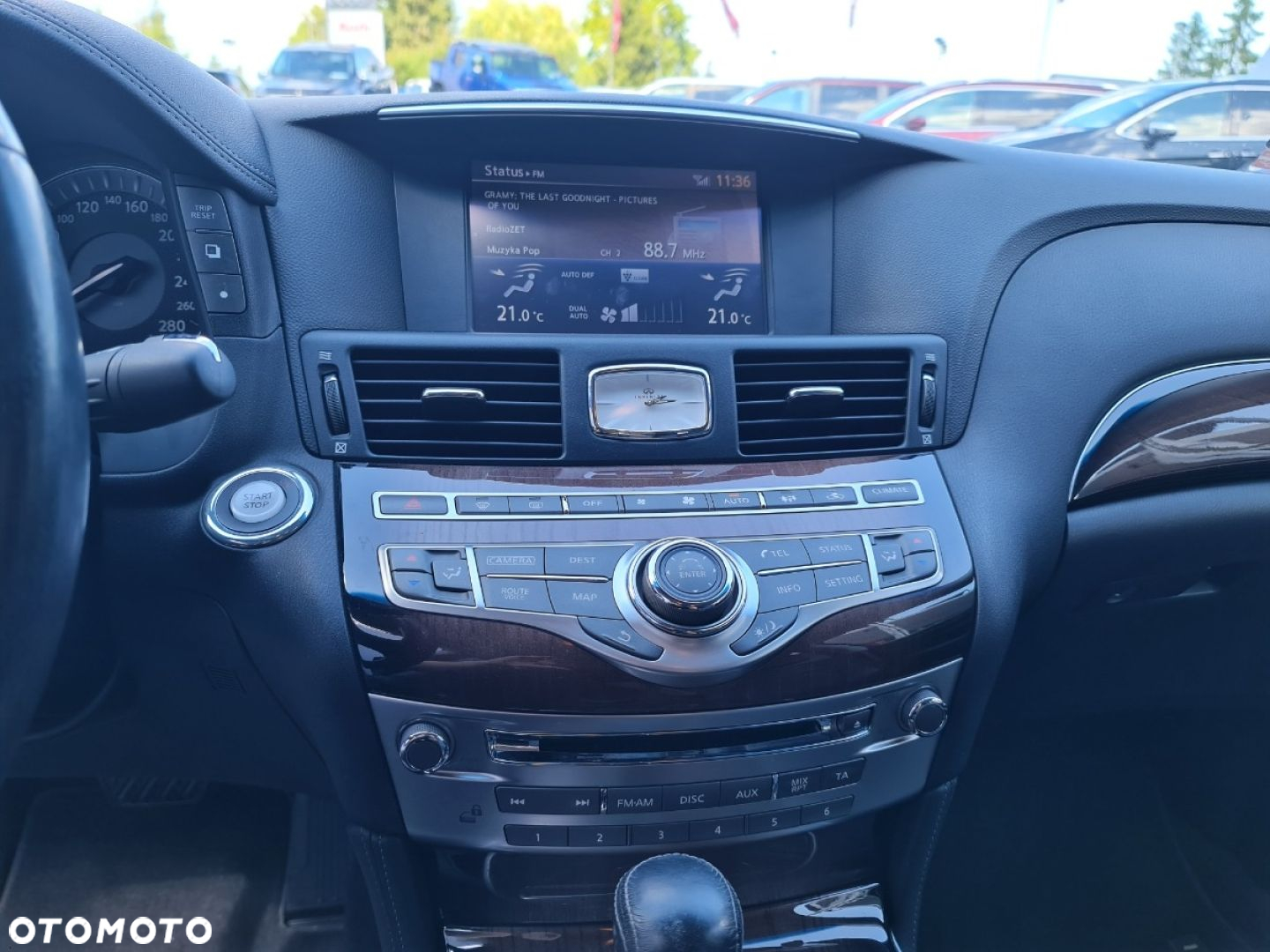 Infiniti Q70 - 30