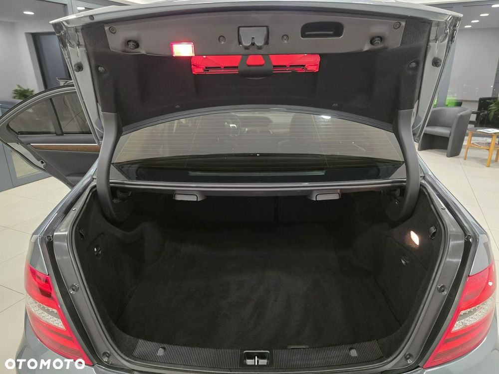 Mercedes-Benz Klasa C 180 BlueEFFICIENCY 7G-TRONIC Elegance - 16