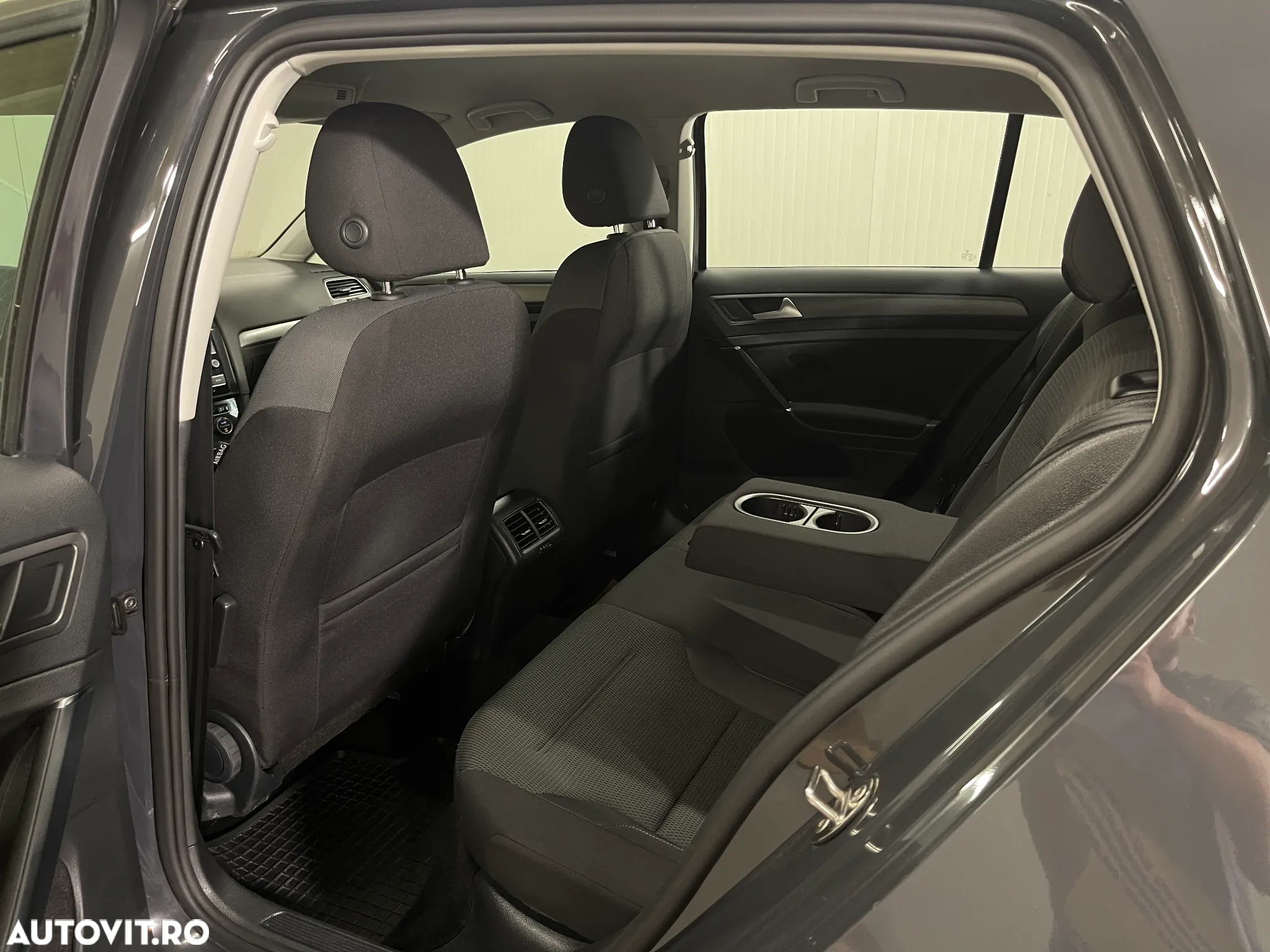 Volkswagen Golf 1.6 TDI Comfortline - 10