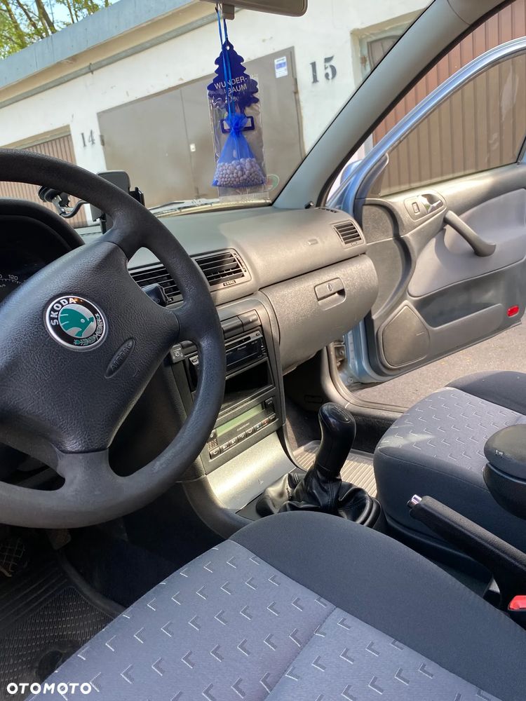 Skoda Octavia 1.6 Tour Plus Ice+ - 11