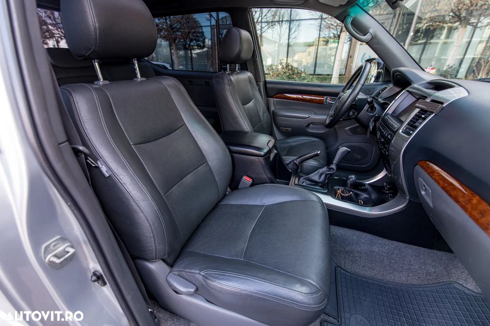 Toyota Land Cruiser - 32