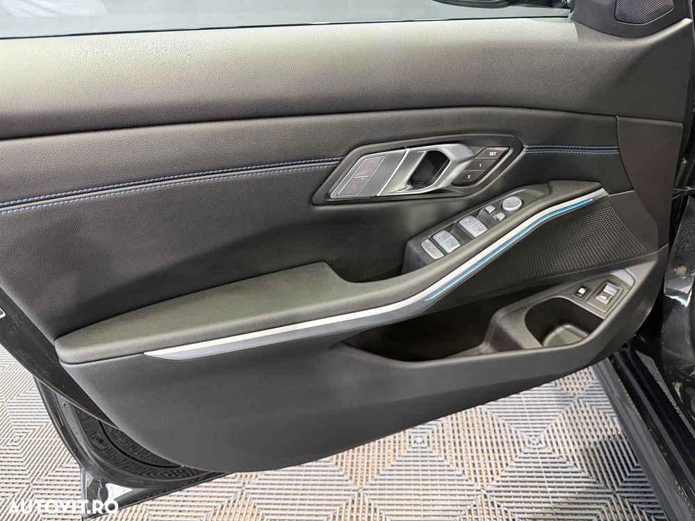 BMW Seria 3 330e xDrive Aut. - 28