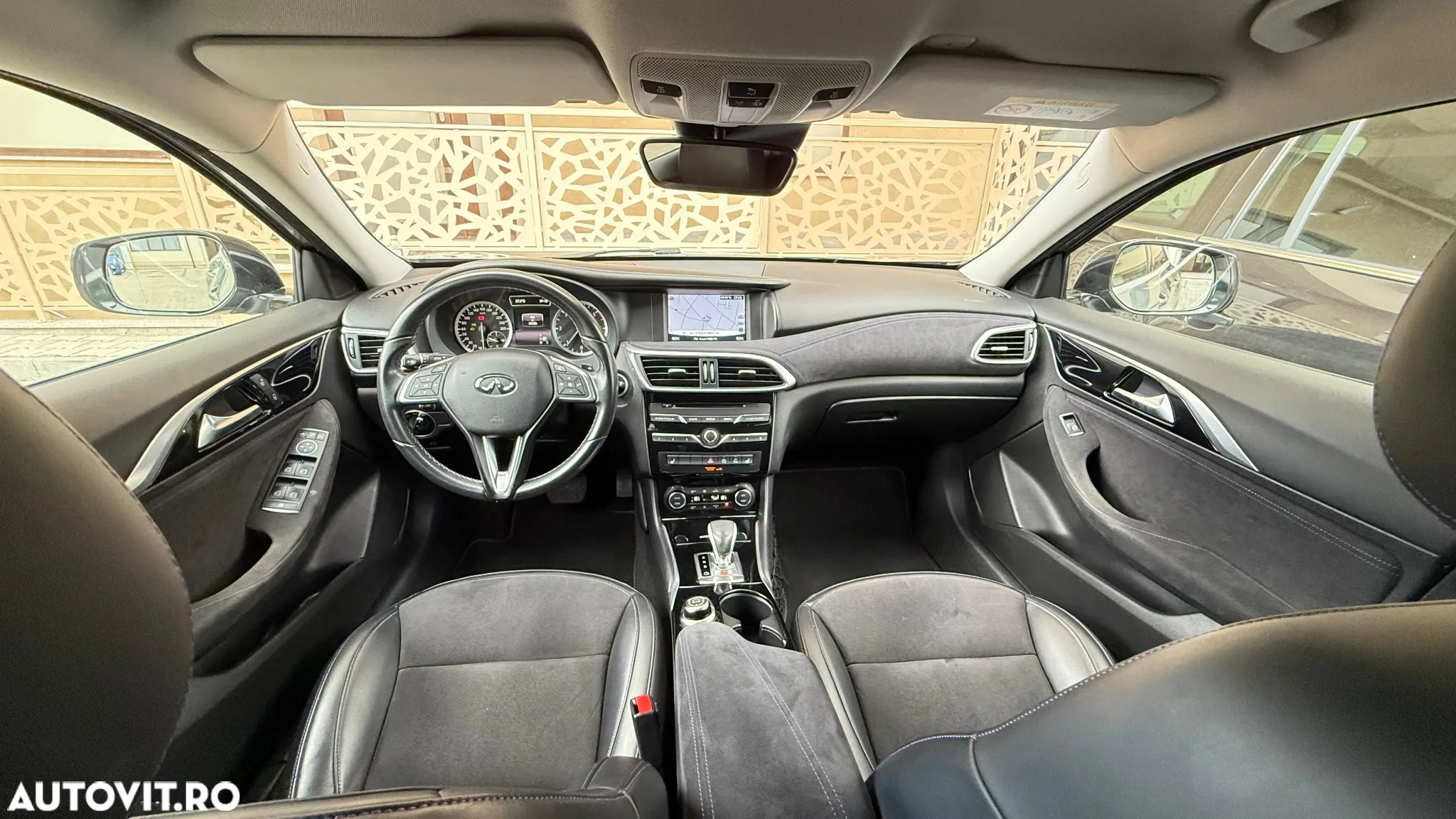 Infiniti Q30 1.5d DCT Premium City Black - 11