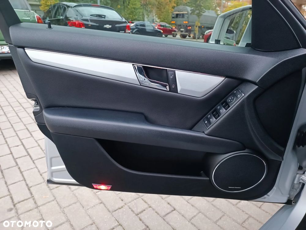 Mercedes-Benz Klasa C - 25