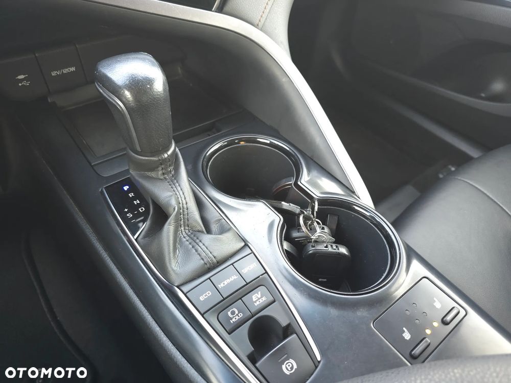Toyota Camry 2.5 Hybrid Comfort CVT - 29