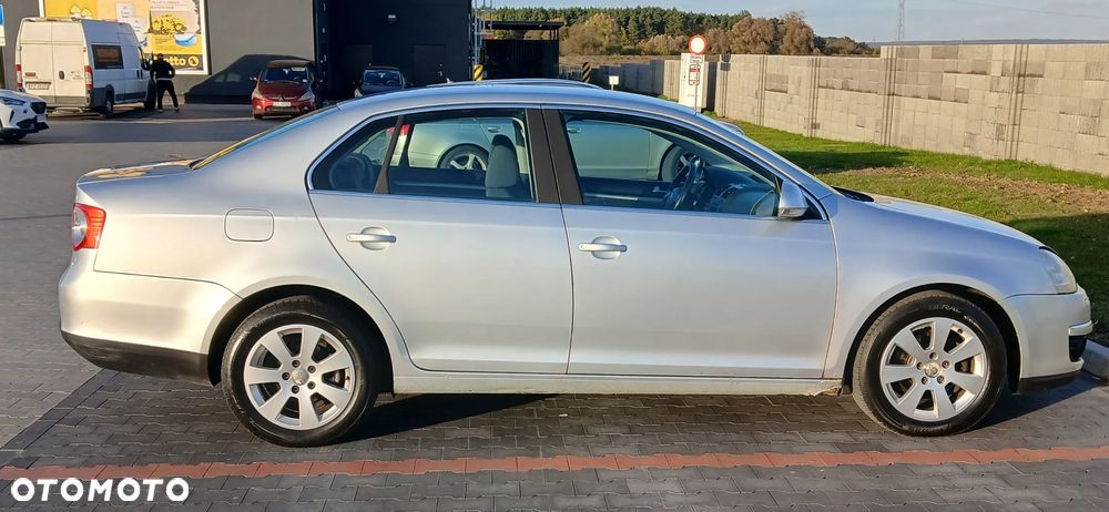 Volkswagen Jetta 1.9 TDI Comfortline - 24