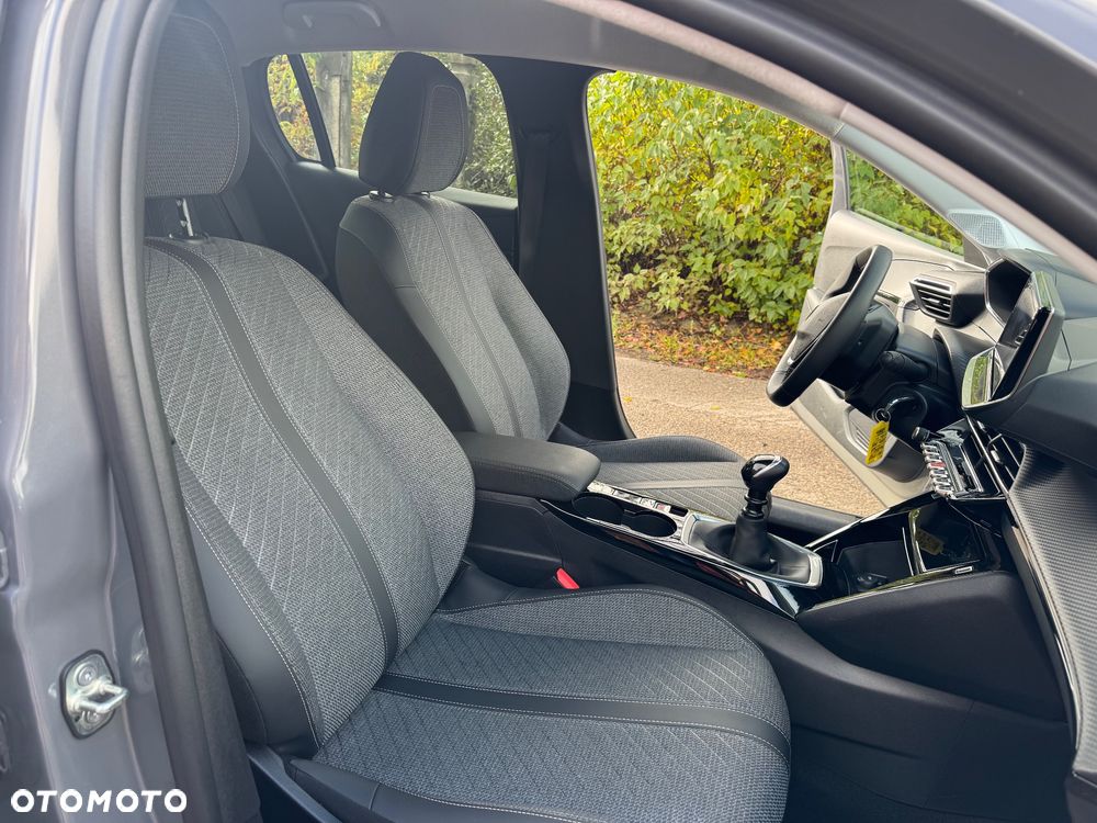 Peugeot 208 - 17
