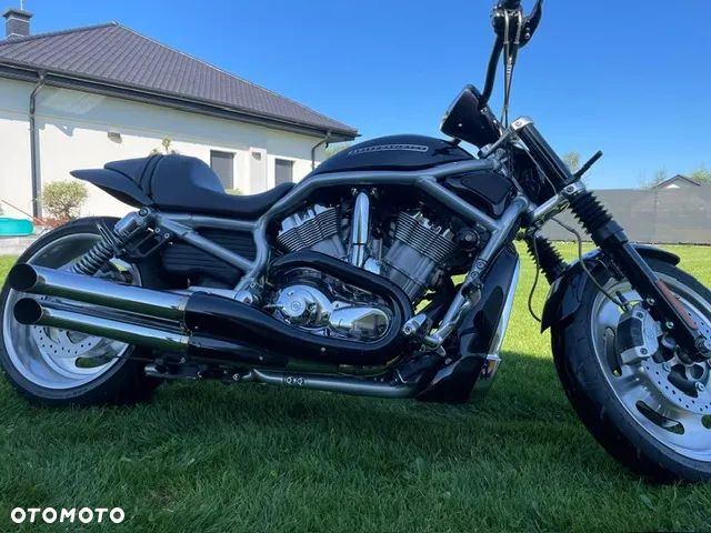 Harley-Davidson V-Rod Street Rod - 1