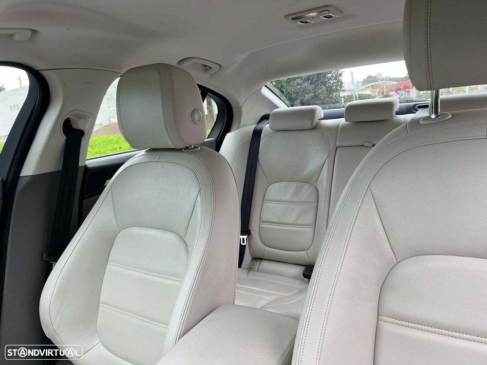 Jaguar XE 2.0 D Prestige AWD Aut. - 52