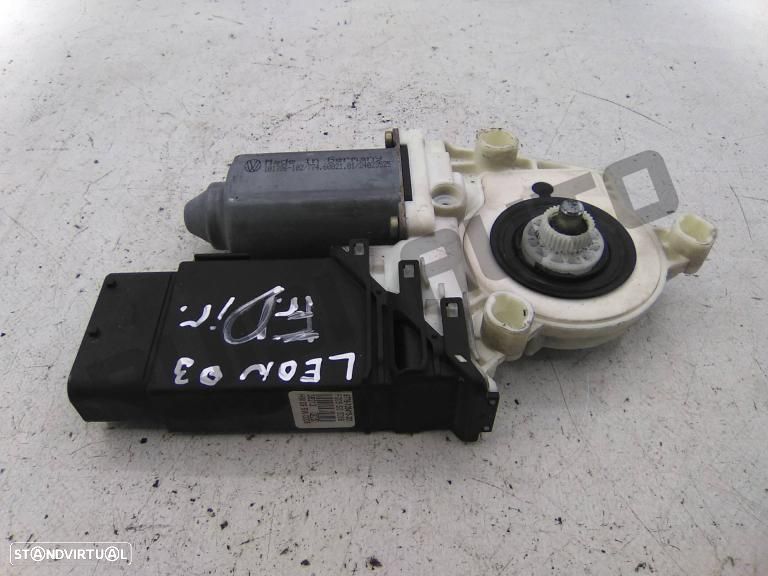 Motor Elevador Frente Direito Confort  Seat Leon (1m) [1999_200 - 5