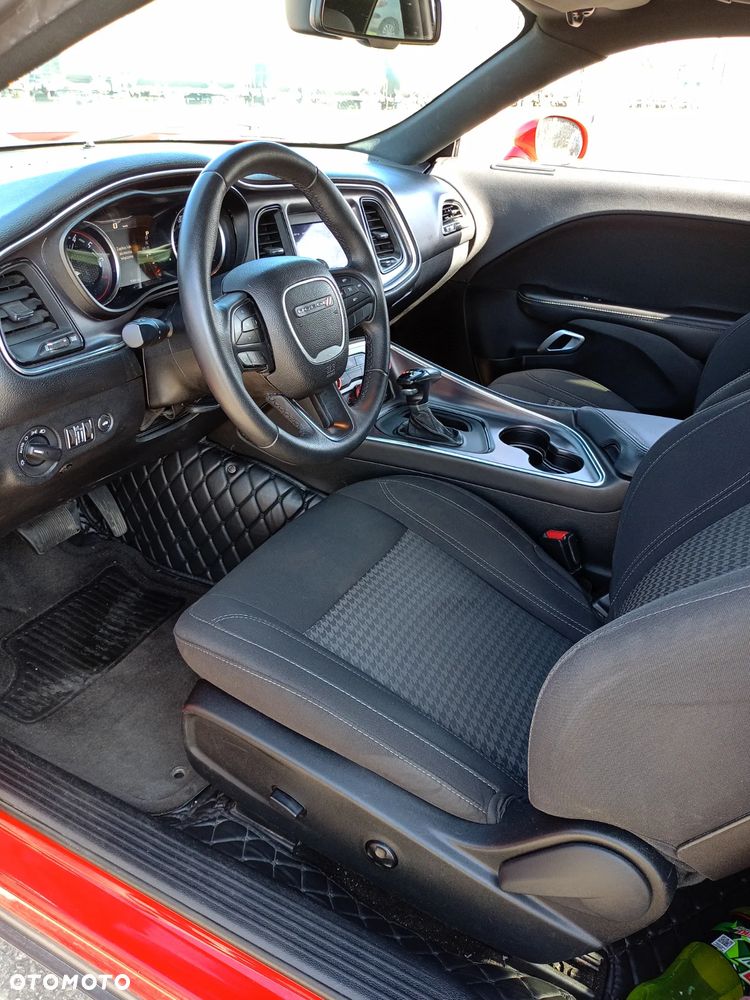 Dodge Challenger - 9