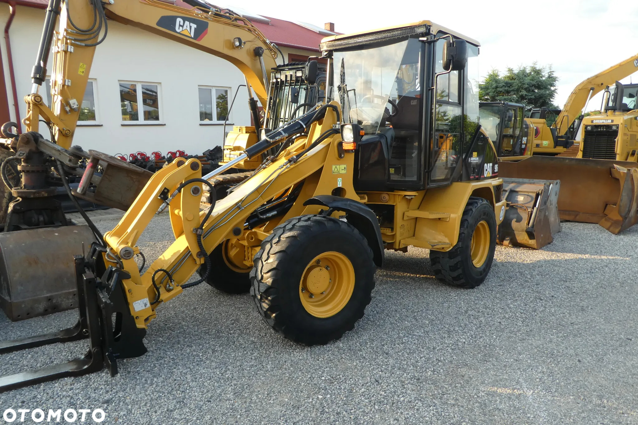 Caterpillar 906 ŁYZKA+WIDŁY - 23