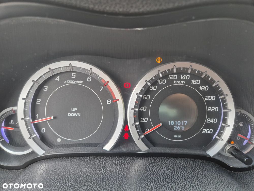 Honda Accord 2.0 Executive - 11