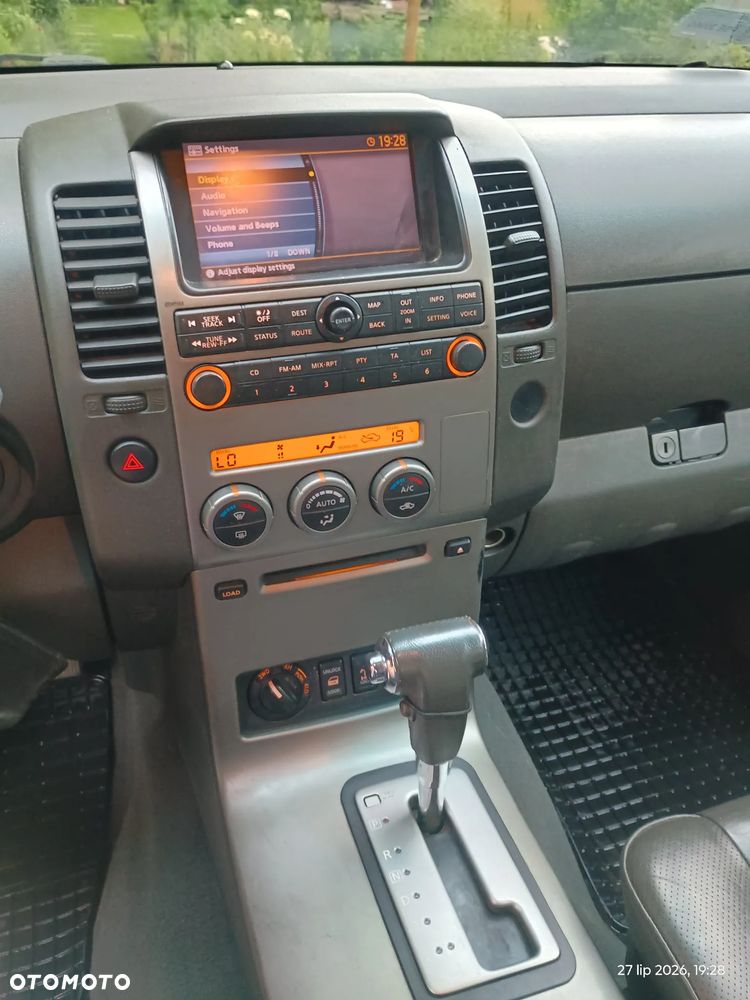 Nissan Navara 2.5 D LE - 9