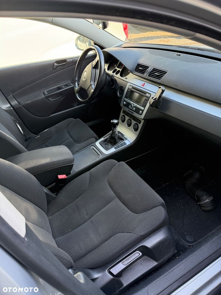 Volkswagen Passat 2.0 TDI DPF BlueMotion Technology Trendline - 8