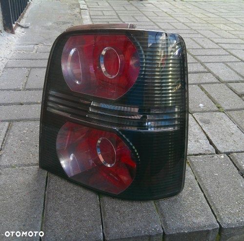 VW TOURAN I CROSS PRAWA TYLNA LAMPA ORYGINAŁ 1T0945096P - 2