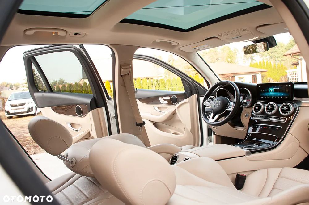 Mercedes-Benz GLC 300 4Matic 9G-TRONIC AMG Line - 23