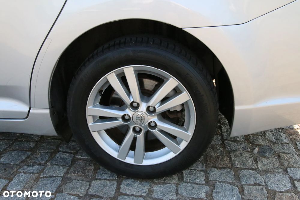 Toyota Avensis 1.8 Sol - 32