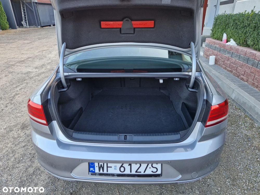 Volkswagen Passat 2.0 TDI SCR Comfortline - 13