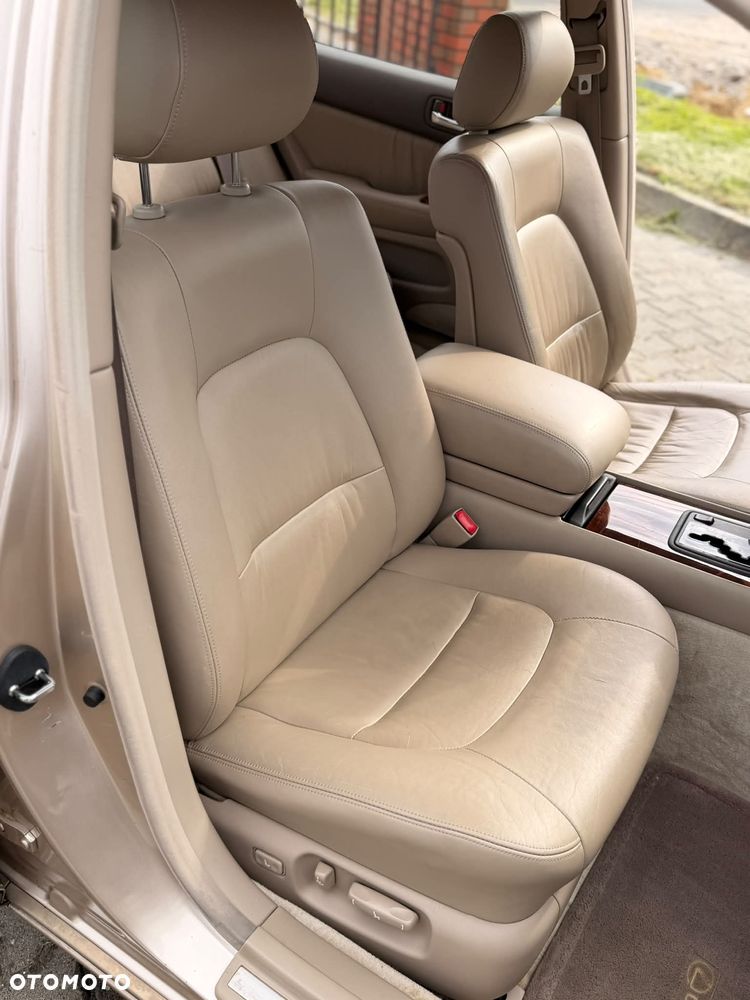 Lexus LS - 12