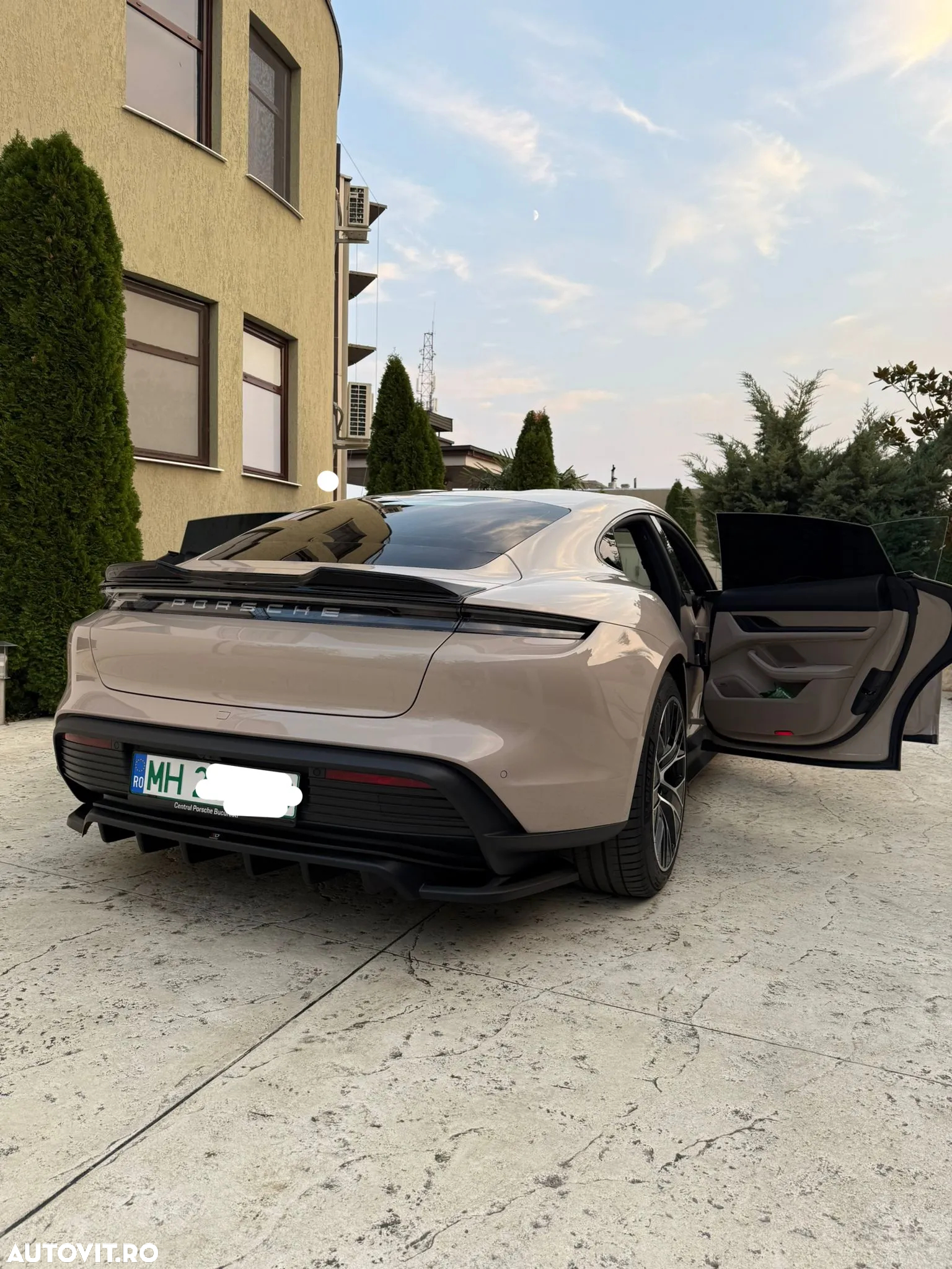 Porsche Taycan - 3