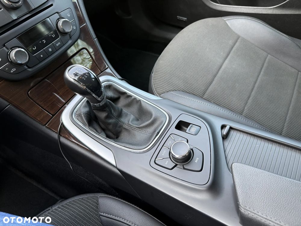 Opel Insignia - 11