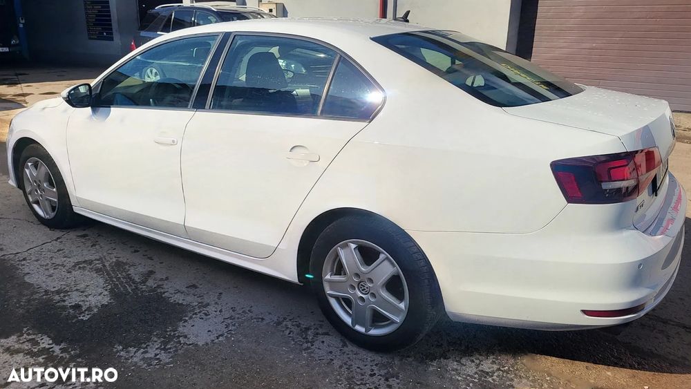 Volkswagen Jetta 2.0 TDI Comfortline - 13