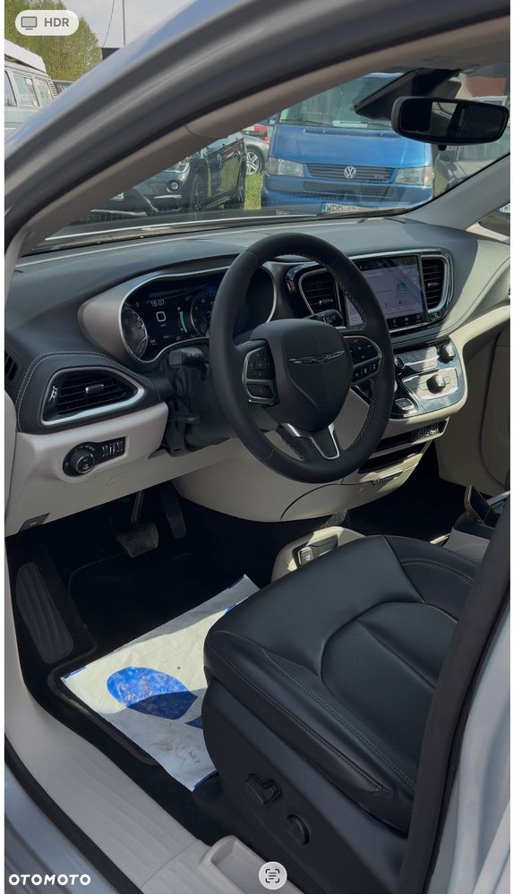 Chrysler Pacifica - 12