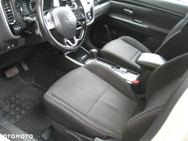 Mitsubishi Outlander 2.0 Intense + SDA 4WD CVT - 24