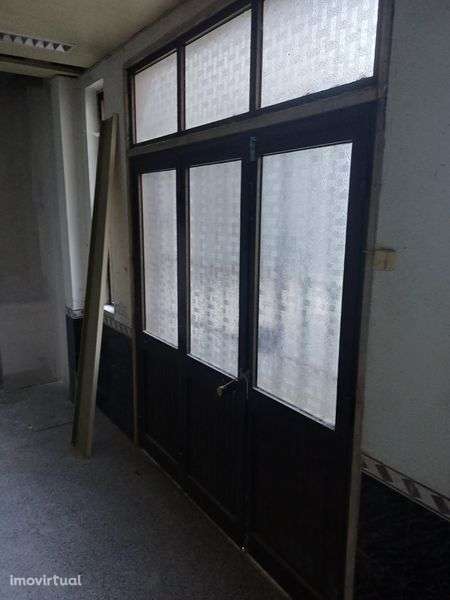 Loja/garagem/arrumos - Grande imagem: 2/7