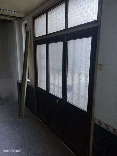 Loja/garagem/arrumos - Grande imagem: 2/7